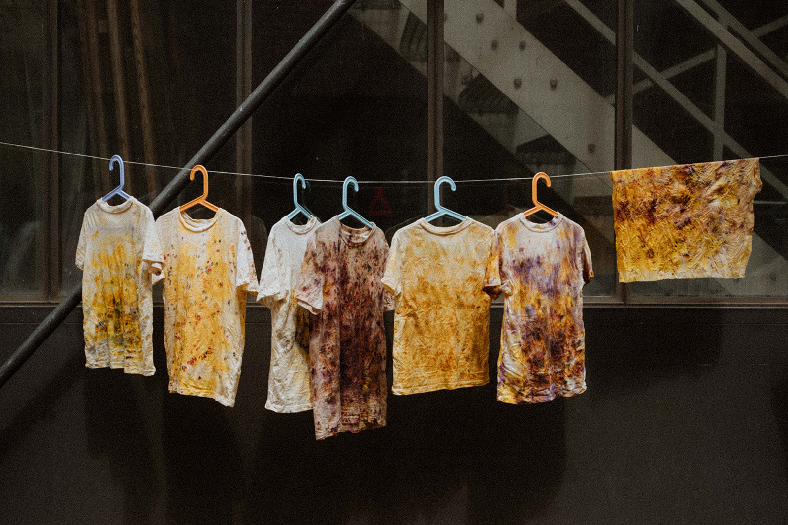 Familienworkshop: Naturfärben mit Kindern im Cosmaki Atelier