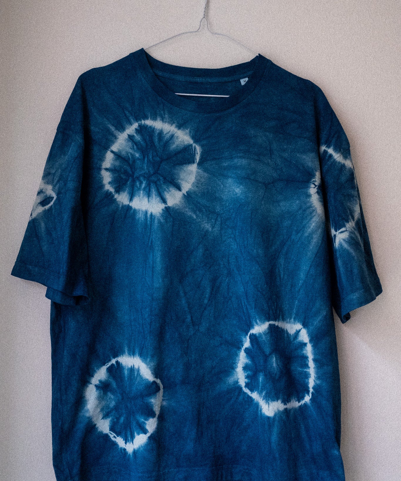 Indigo Shibori — Dyeing a T-shirt