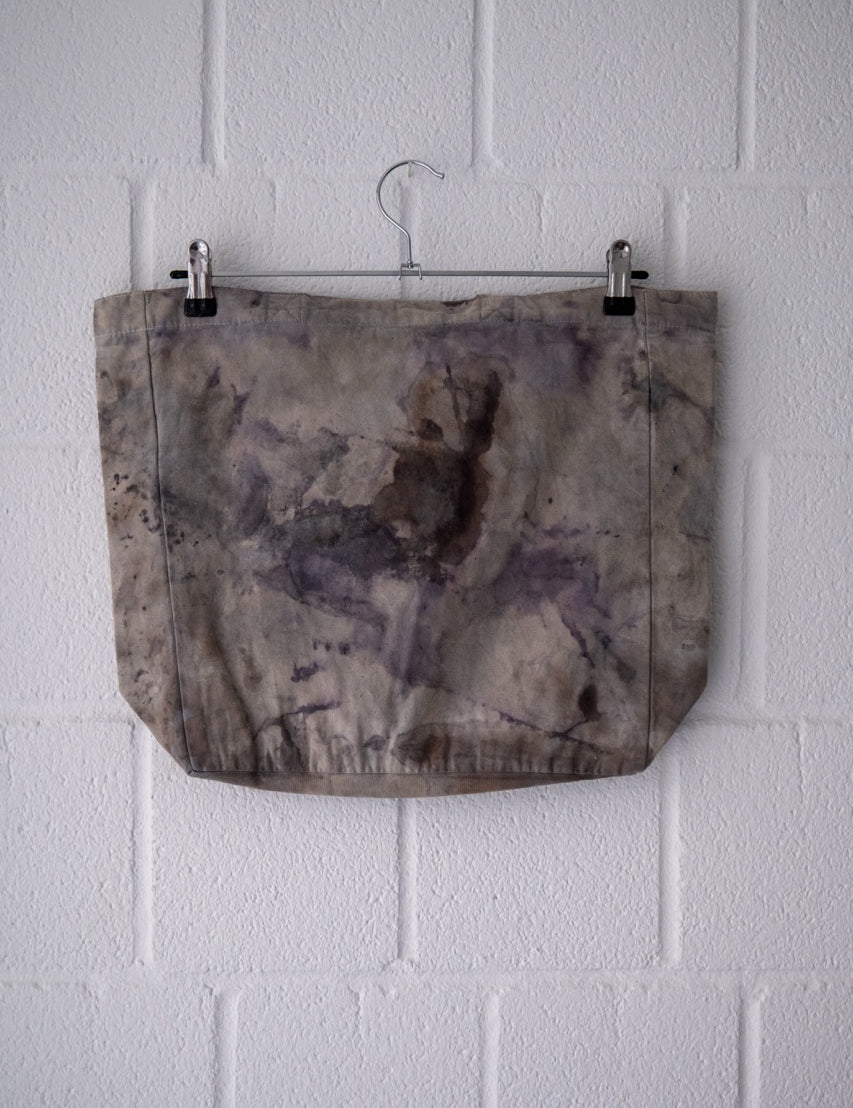Mid Tote-Bag · Stain-Dye · Blauholz / Eisen